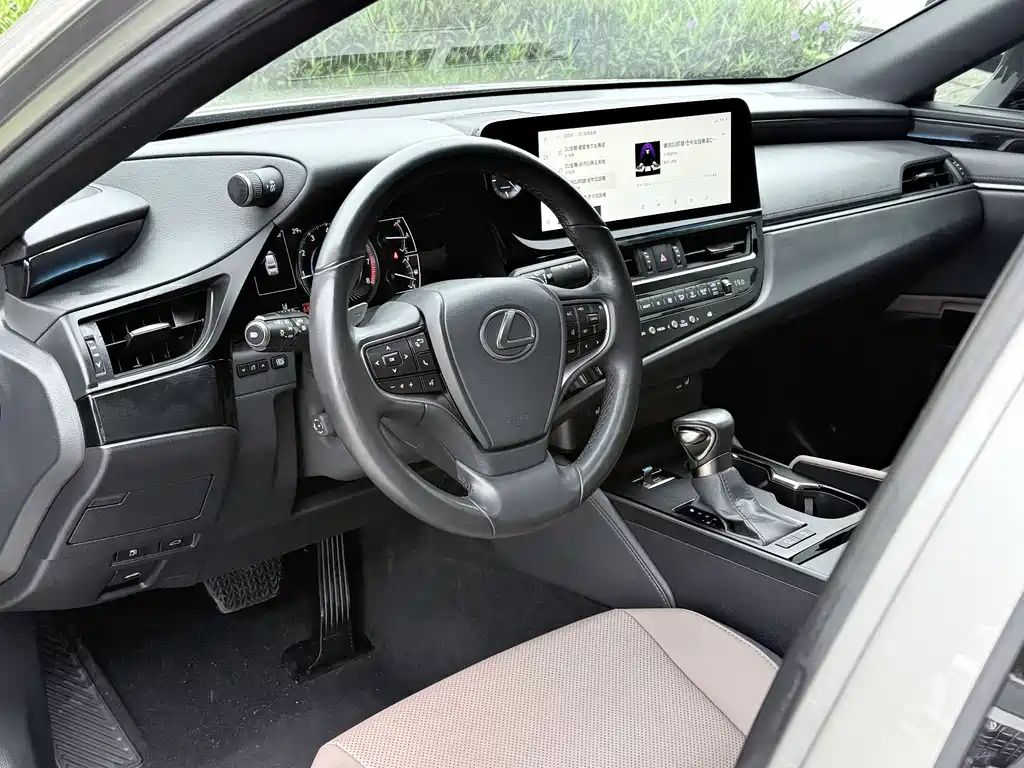 Lexus ES 2023 — фото 14