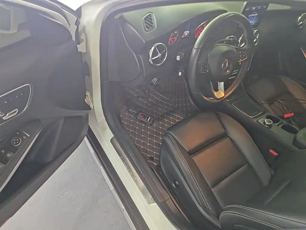 Mercedes-Benz GLA 2018 — фото 16
