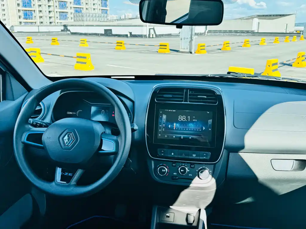 Renault Eno 2020 — фото 16