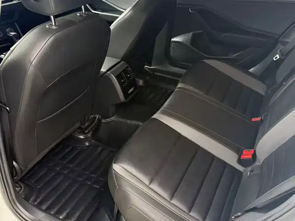 Volkswagen Sagitar 2020
