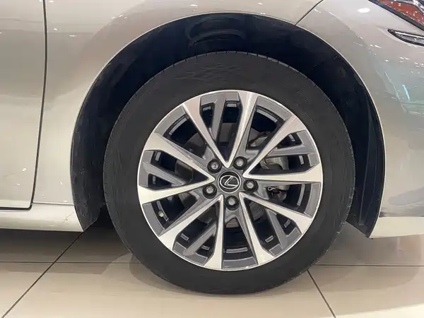 Lexus ES 2024
