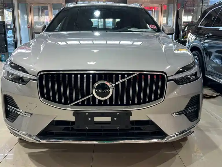 Volvo XC60 2022 — фото 2