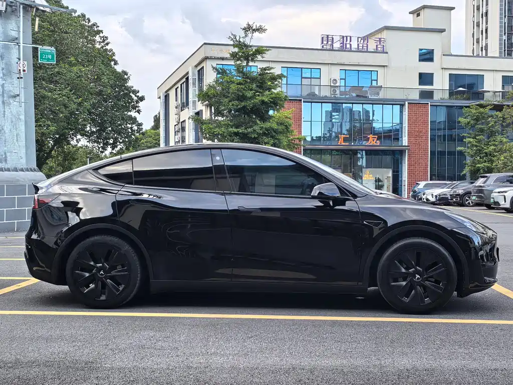 Tesla Model Y 2022 — фото 13