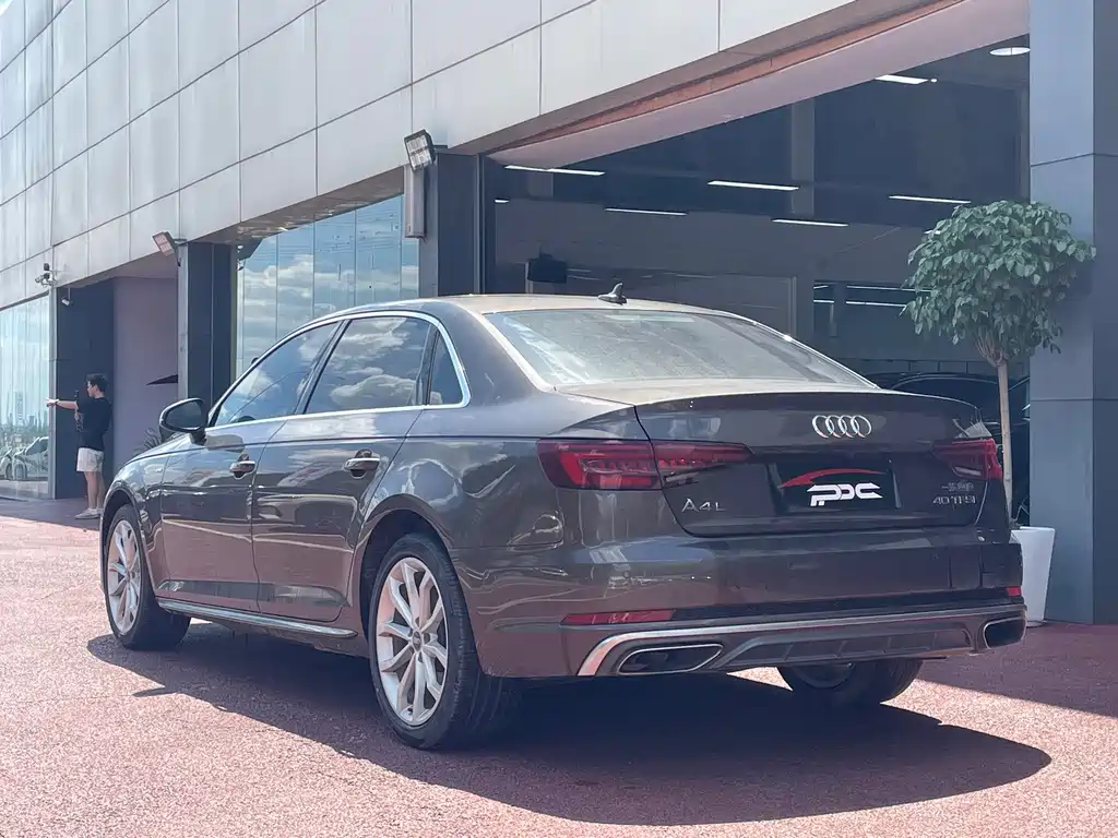 Audi A4L 2020 — фото 12