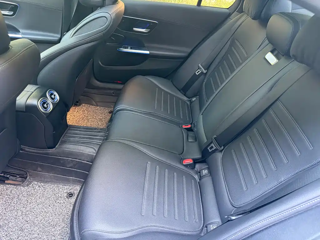 Mercedes-Benz C-Class 2023 — фото 10