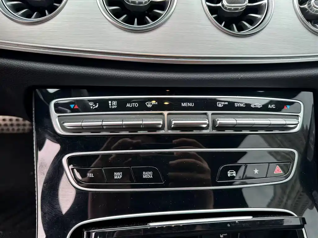Mercedes-Benz E-Class 2023 — фото 8