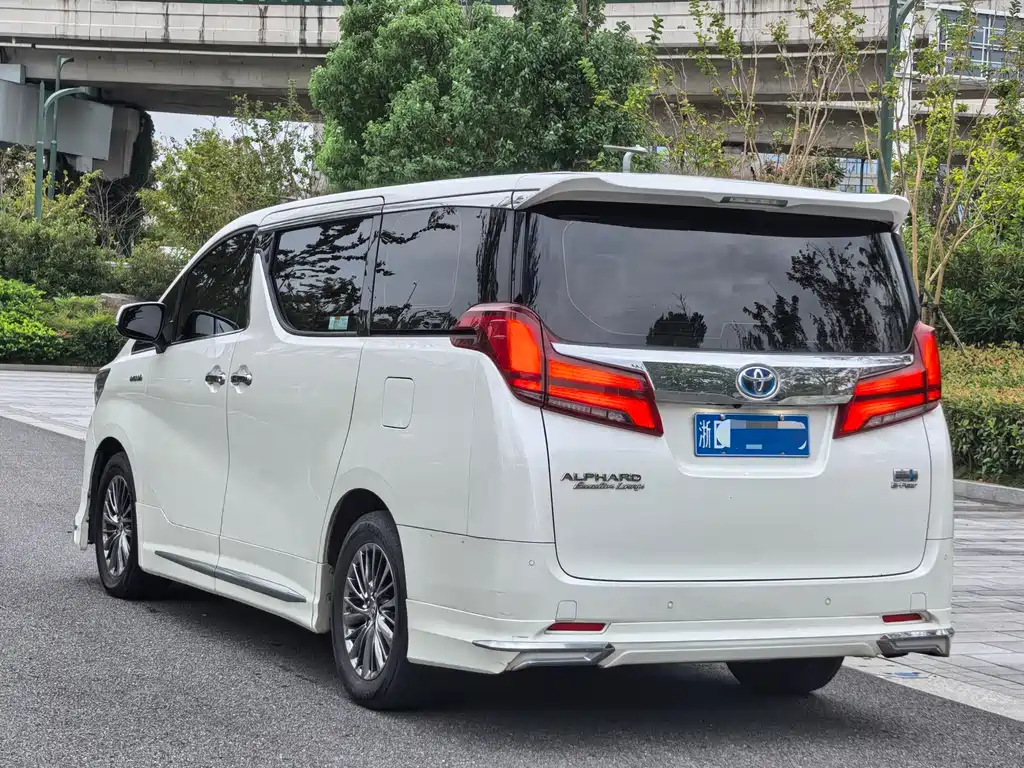 Toyota Alphard 2023 — фото 4