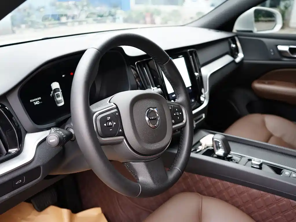 Volvo S60 2025 — фото 10