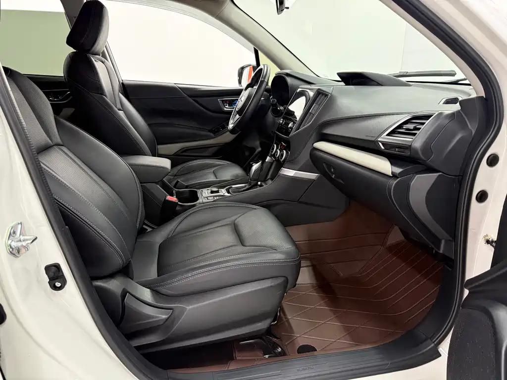 Subaru Forester 2022 — фото 16