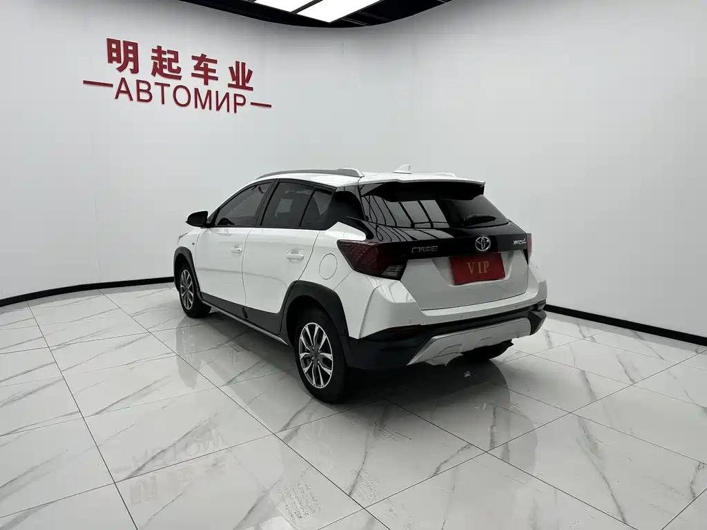 Toyota Yaris L 2022 — фото 8