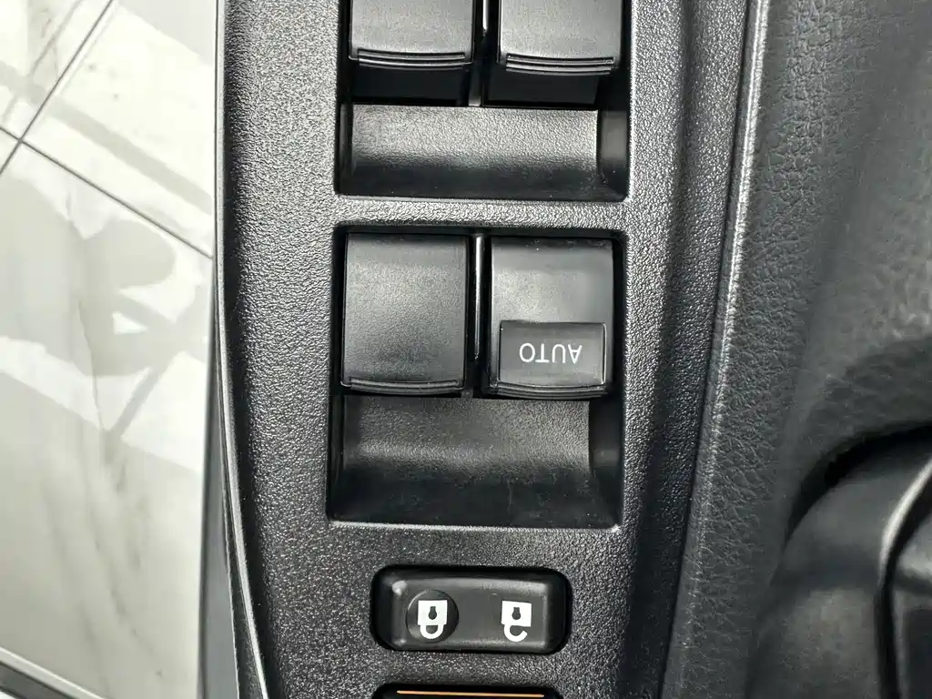 Toyota Yaris L 2022 — фото 11