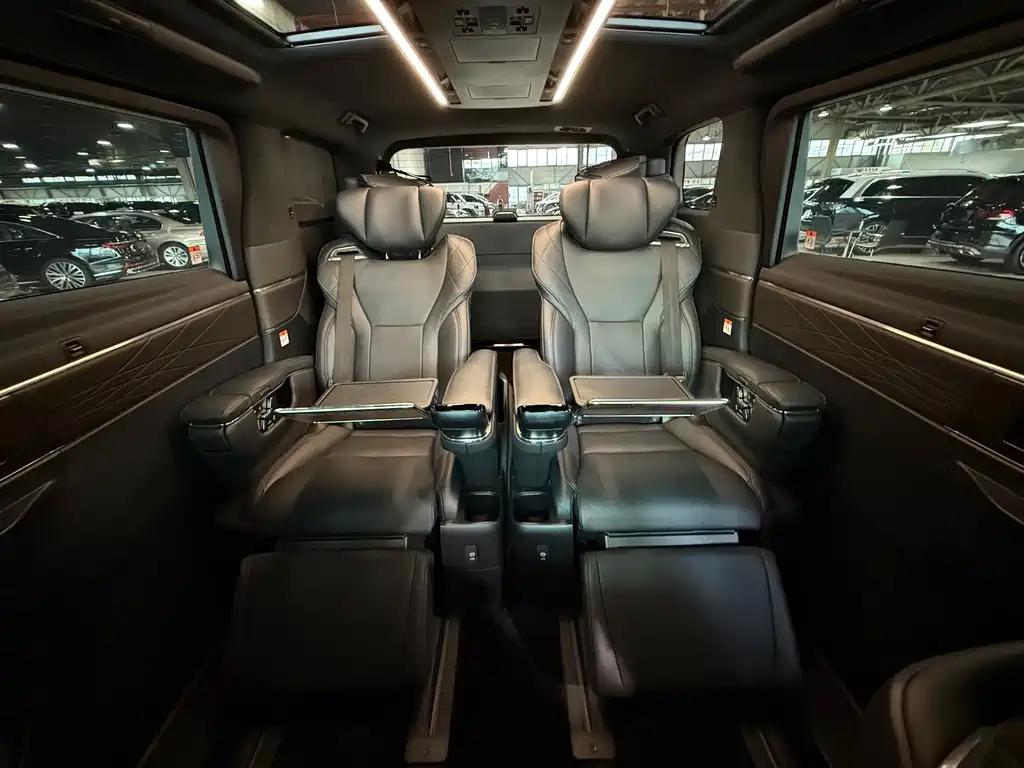 Toyota Alphard 2024 — фото 16