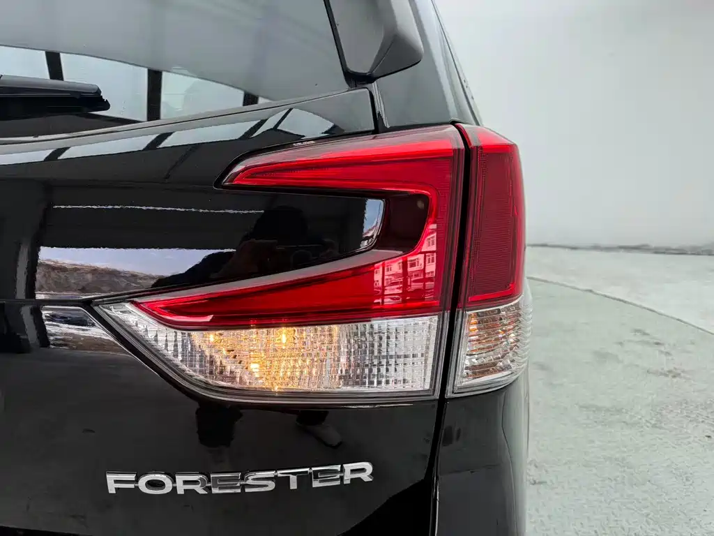 Subaru Forester 2022 — фото 21