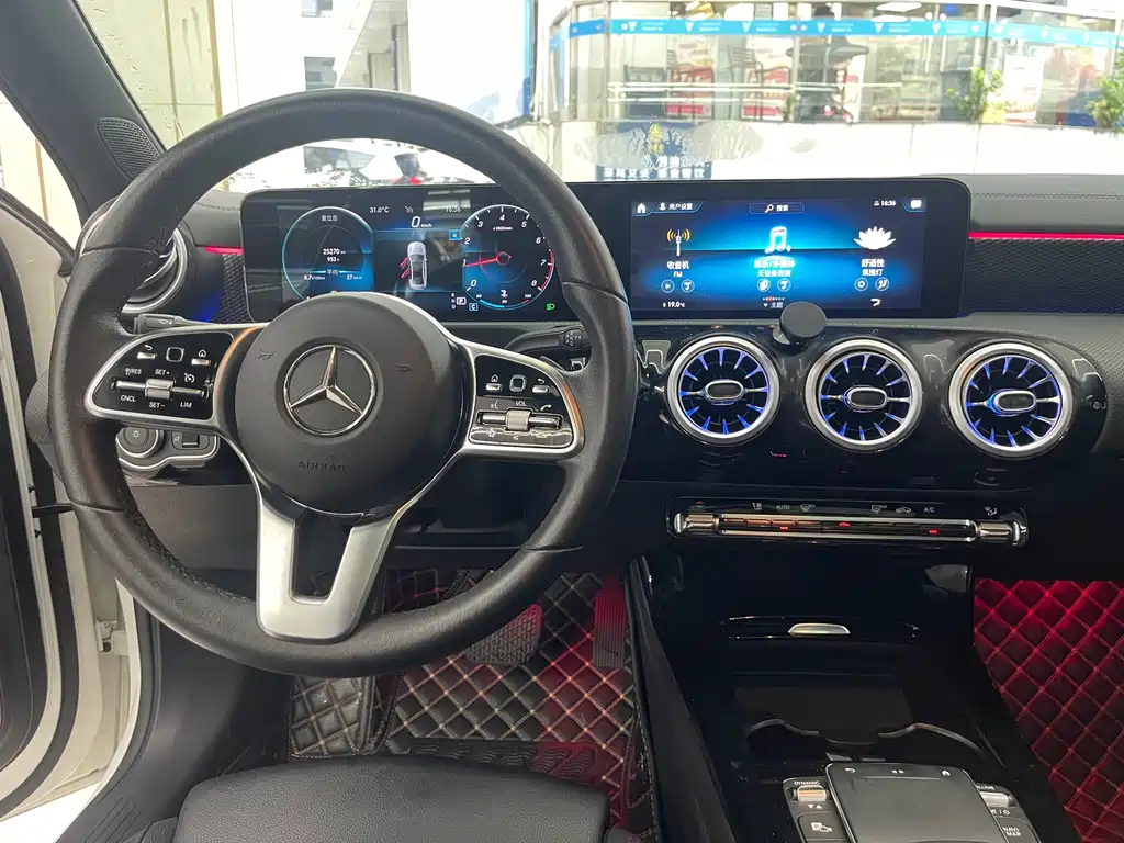 Mercedes-Benz A-Class 2022 — фото 8