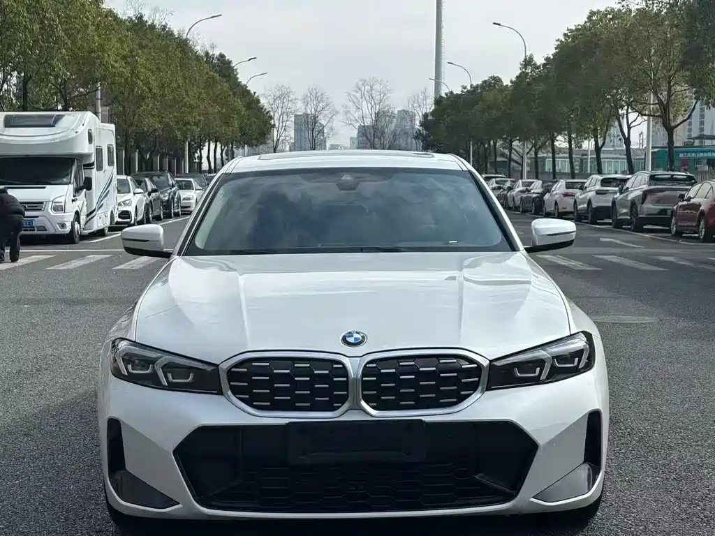 BMW 3 Series 2023 — фото 1