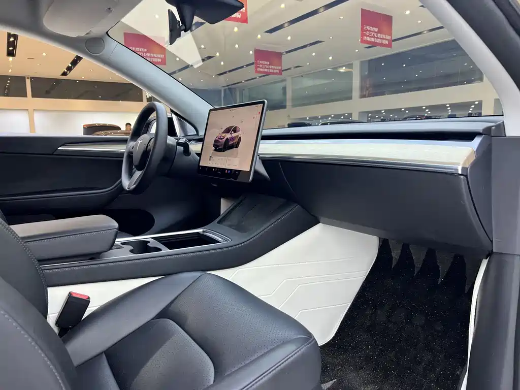 Tesla Model Y 2023 — фото 12