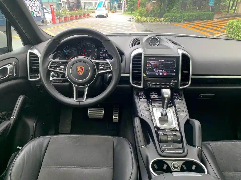 Porsche Cayenne 2017 — фото 10