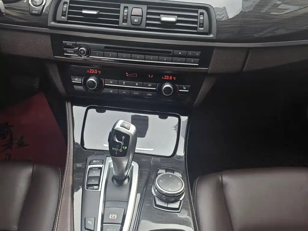 BMW 5 Series 2018 — фото 7
