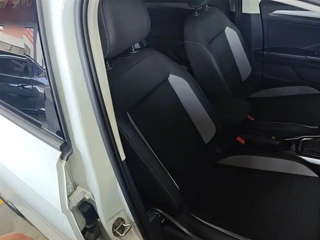 Volkswagen T-Roc 2020 — фото 25