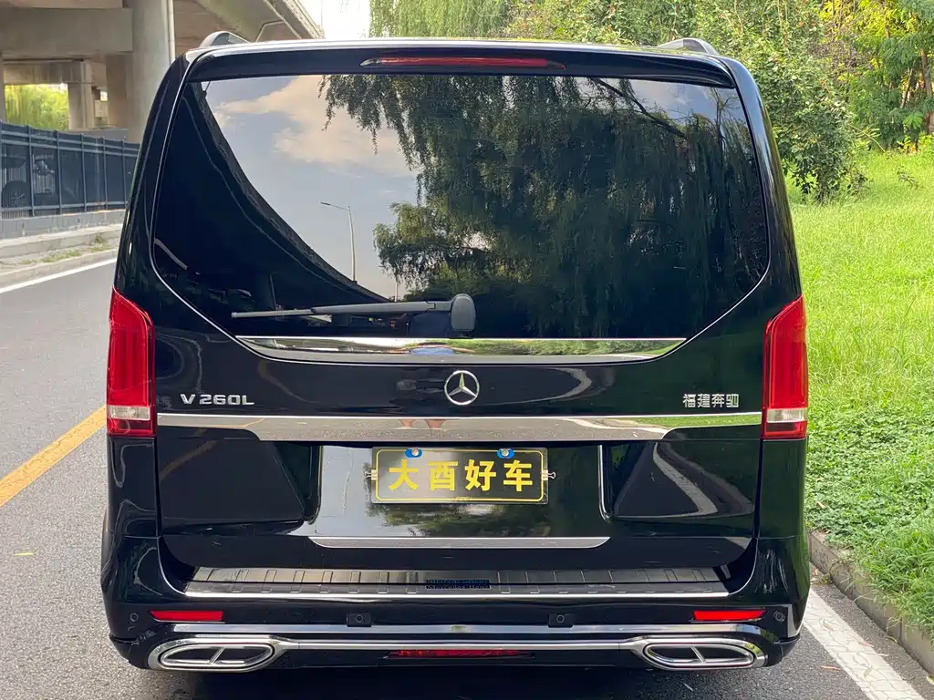 Mercedes-Benz V-Class 2023 — фото 24