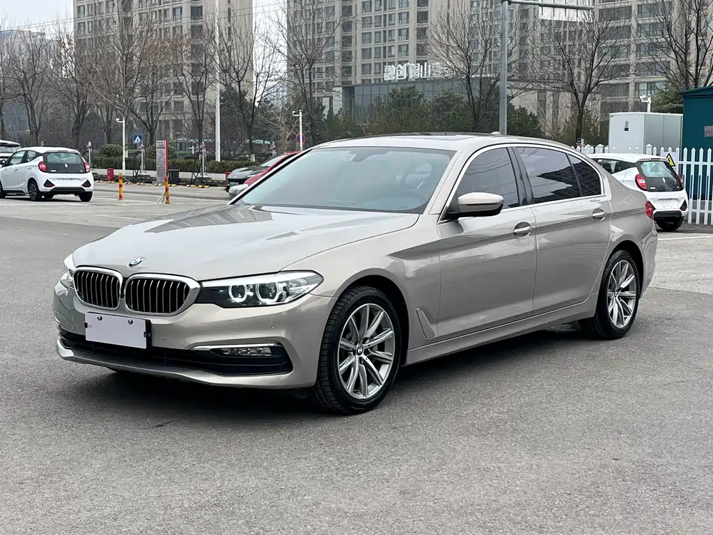 BMW 5 Series 2018 — фото 1