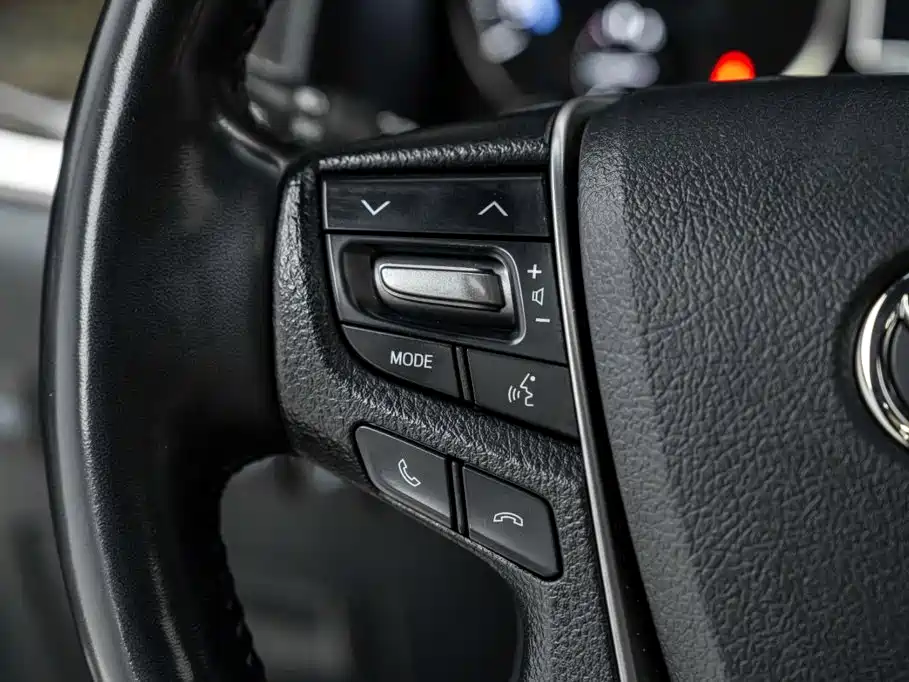 Toyota Vellfire 2022 — фото 18