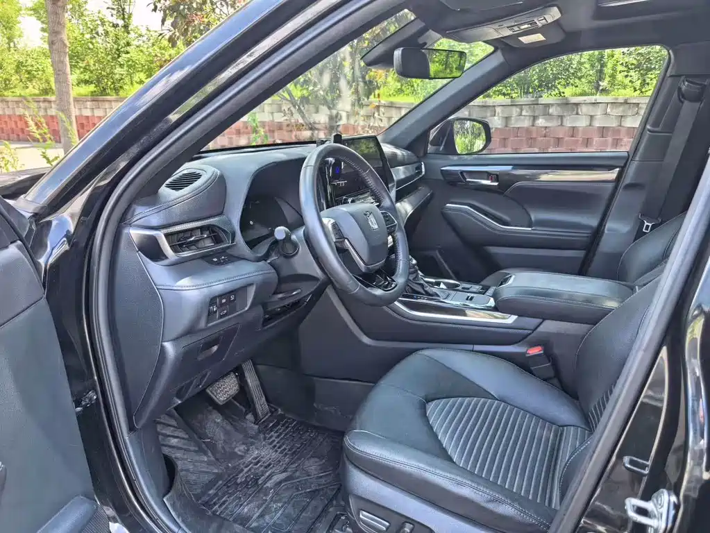 Toyota Crown Kluger 2022