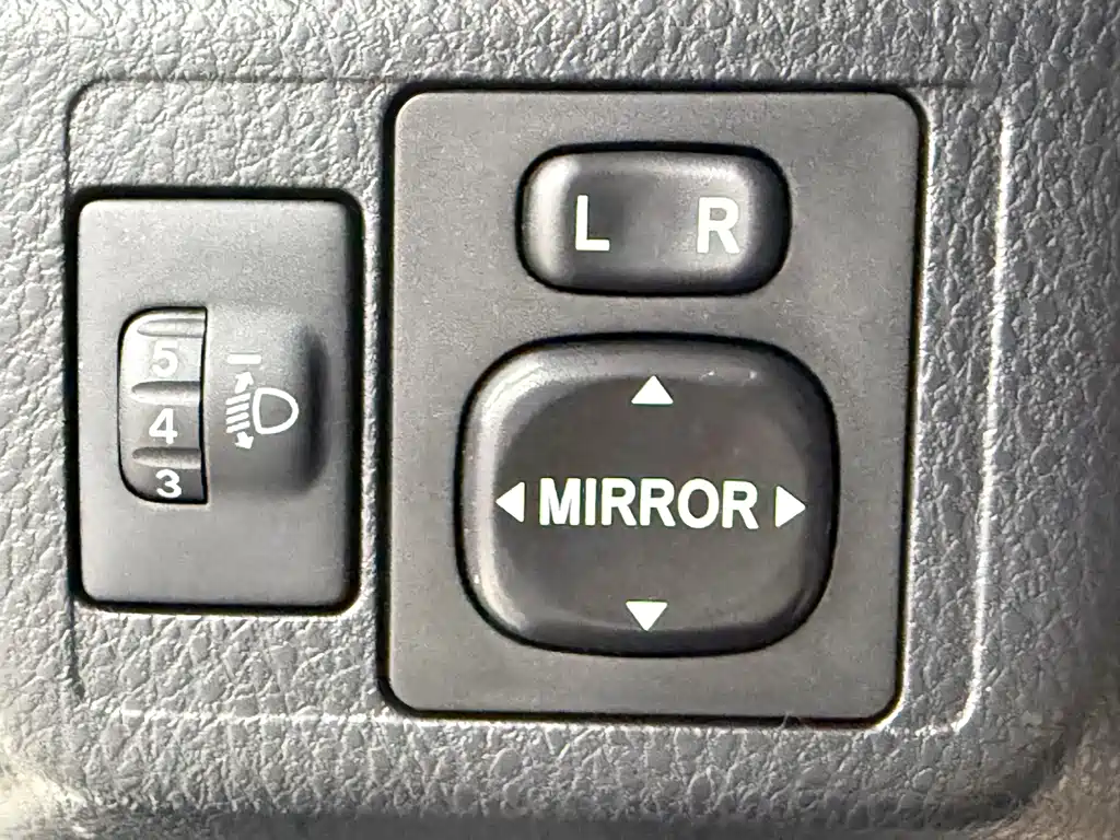 Toyota Yaris L 2023 — фото 14