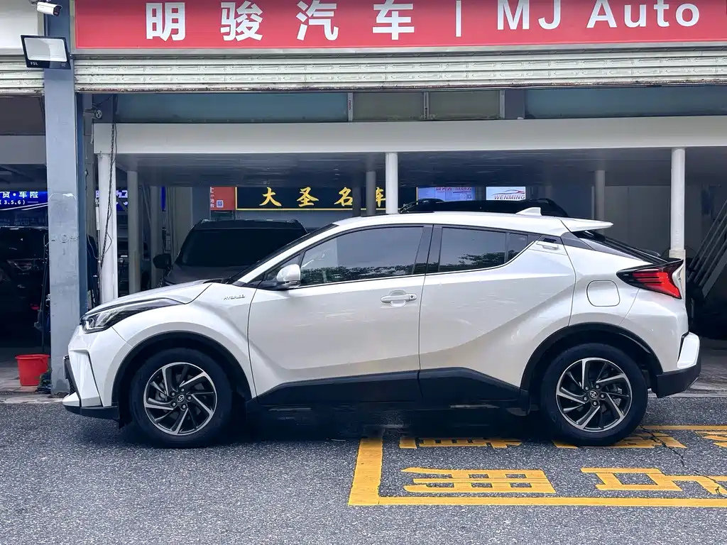 Toyota C-HR 2023