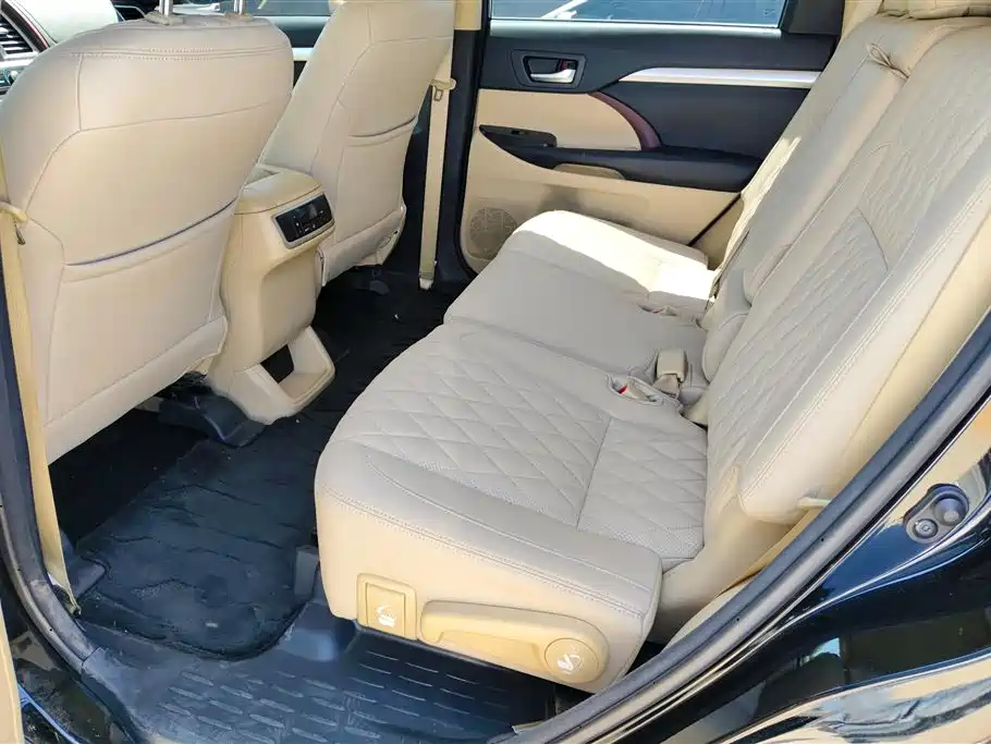 Toyota Highlander 2018 — фото 11