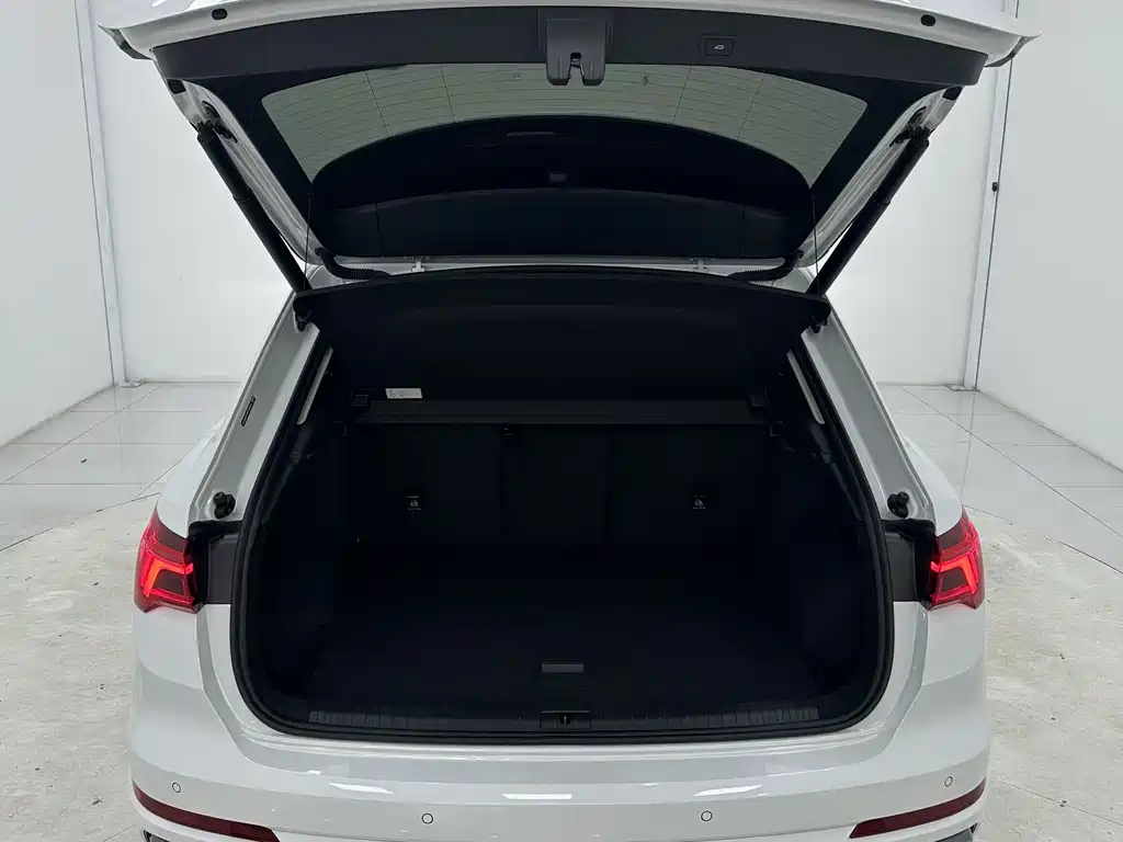 Audi Q3 2023 — фото 15