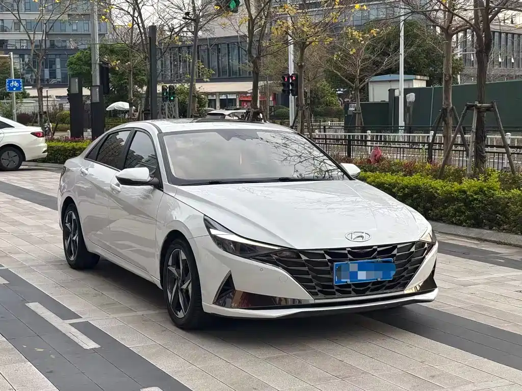 Hyundai Elantra 2022 — фото 3