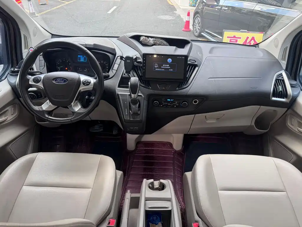 Ford Tourneo 2017 — фото 10