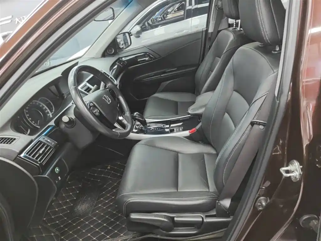 Honda Accord 2017 — фото 15
