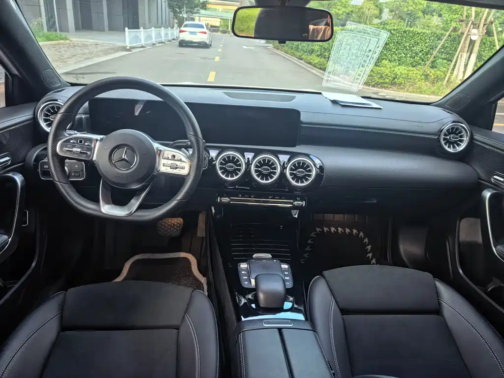 Mercedes-Benz A-Class 2024 — фото 12