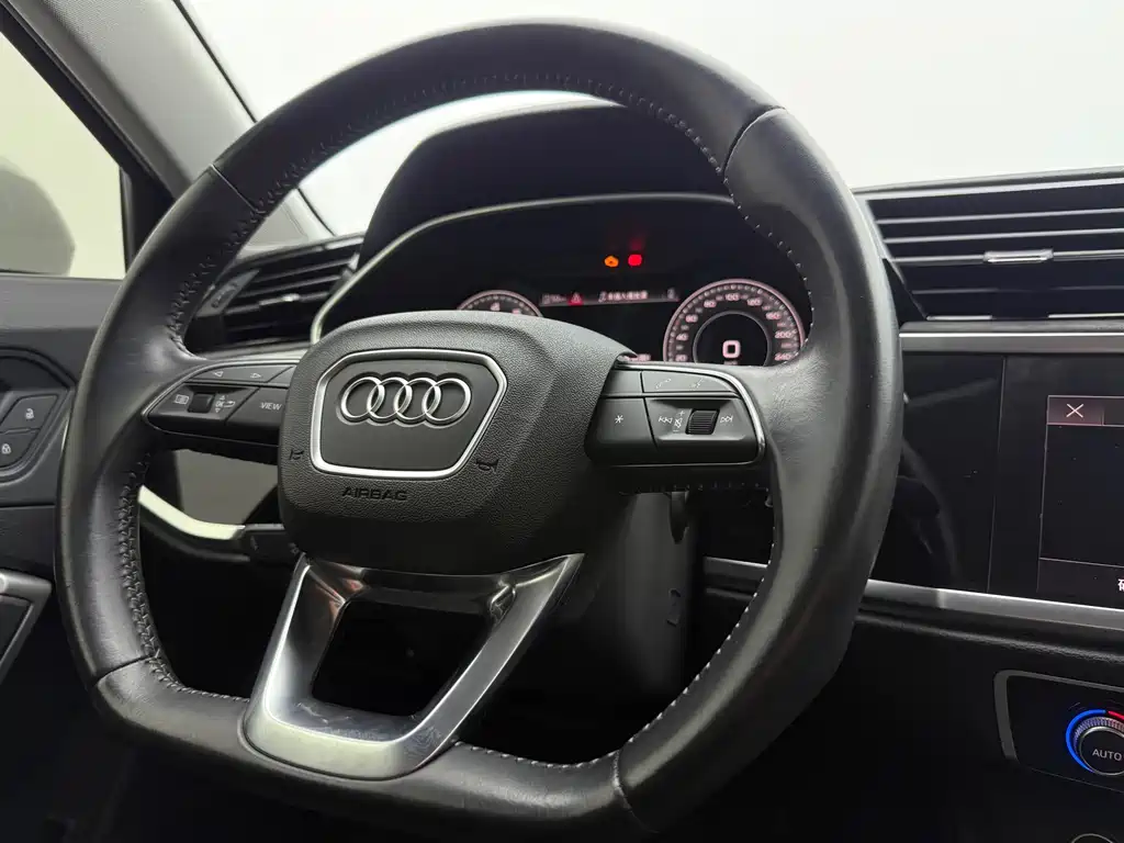 Audi Q3 2021 — фото 12