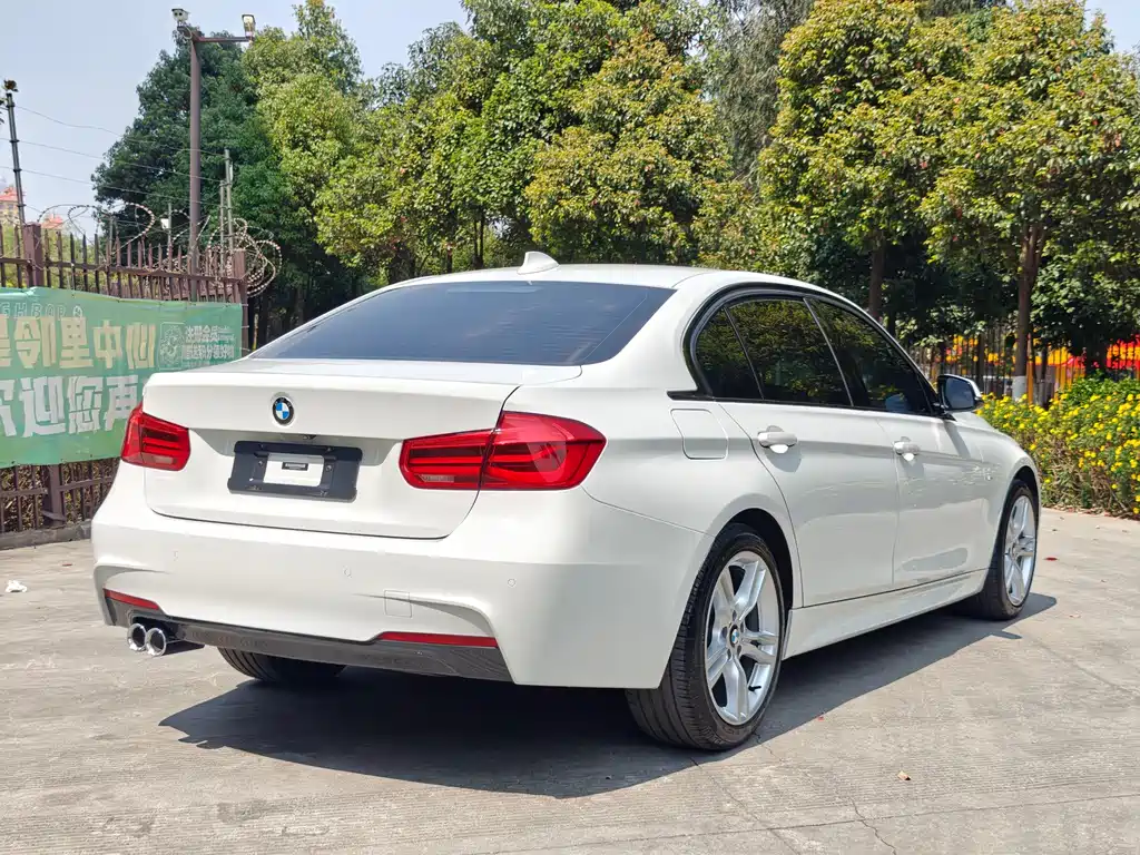 BMW 3 Series 2019 — фото 19