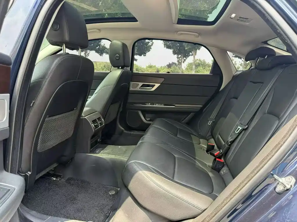 Jaguar XFL 2019