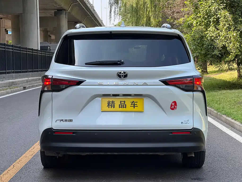 Toyota Sienna 2025