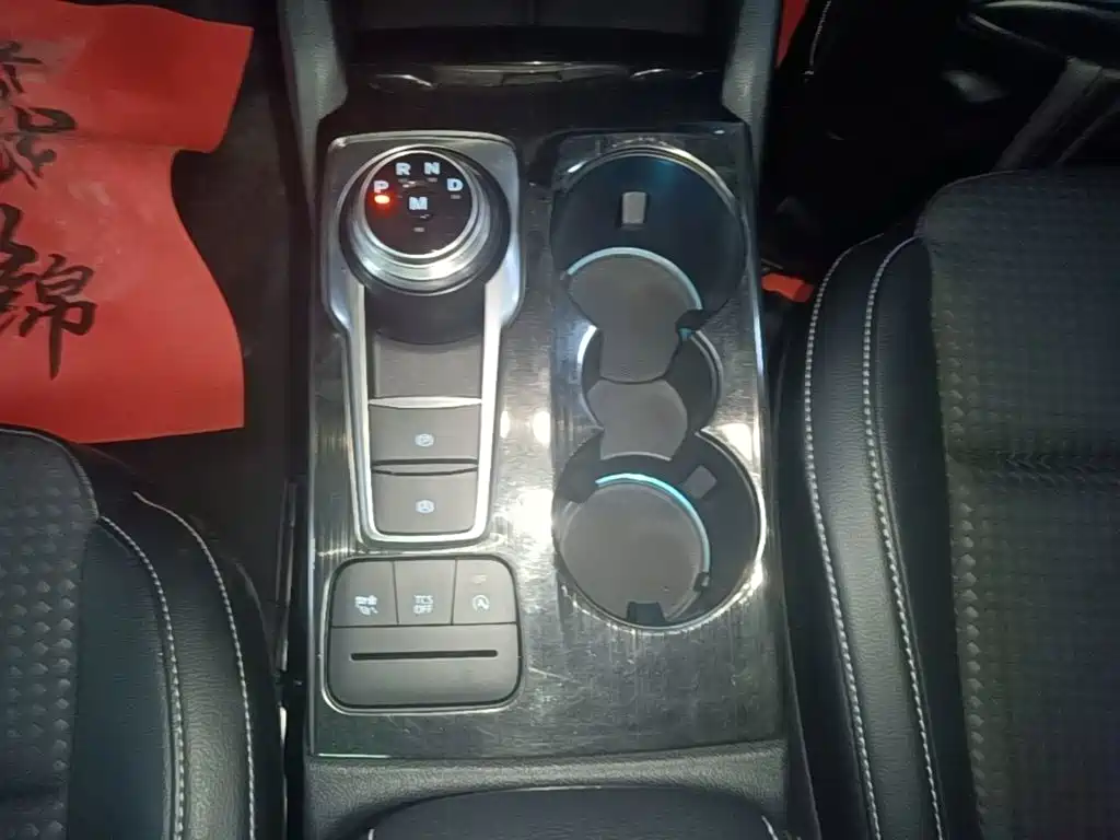 Ford Focus 2019 — фото 14