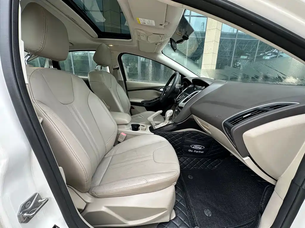 Ford Focus 2015 — фото 12