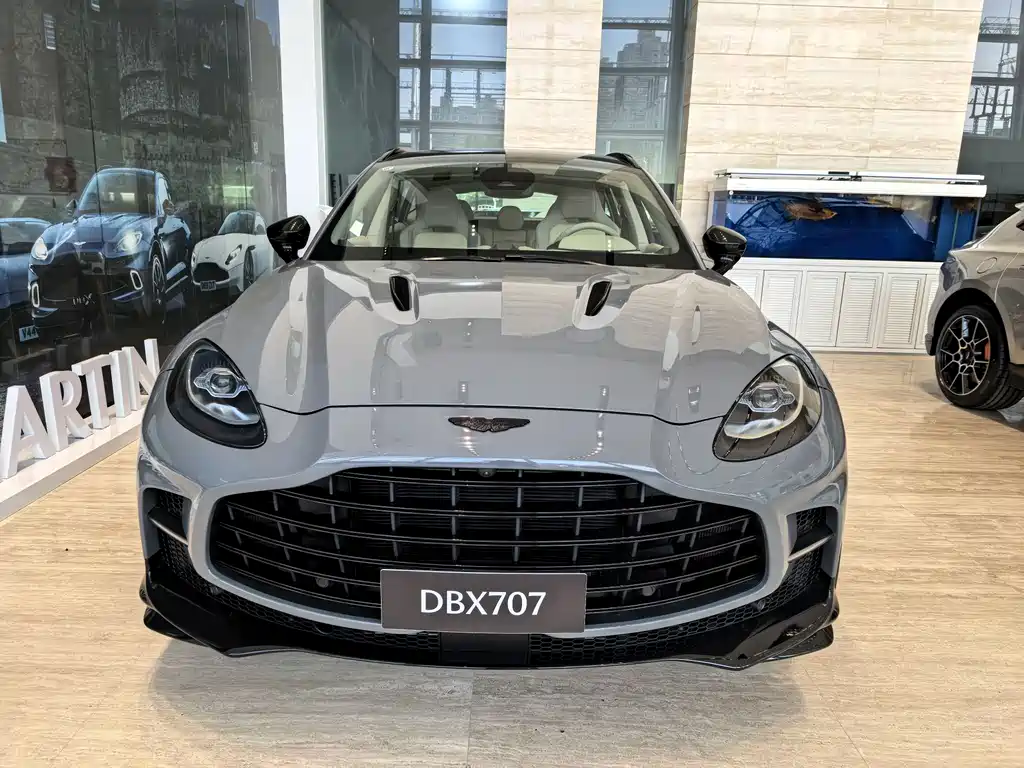 Aston Martin DBX — фото 2