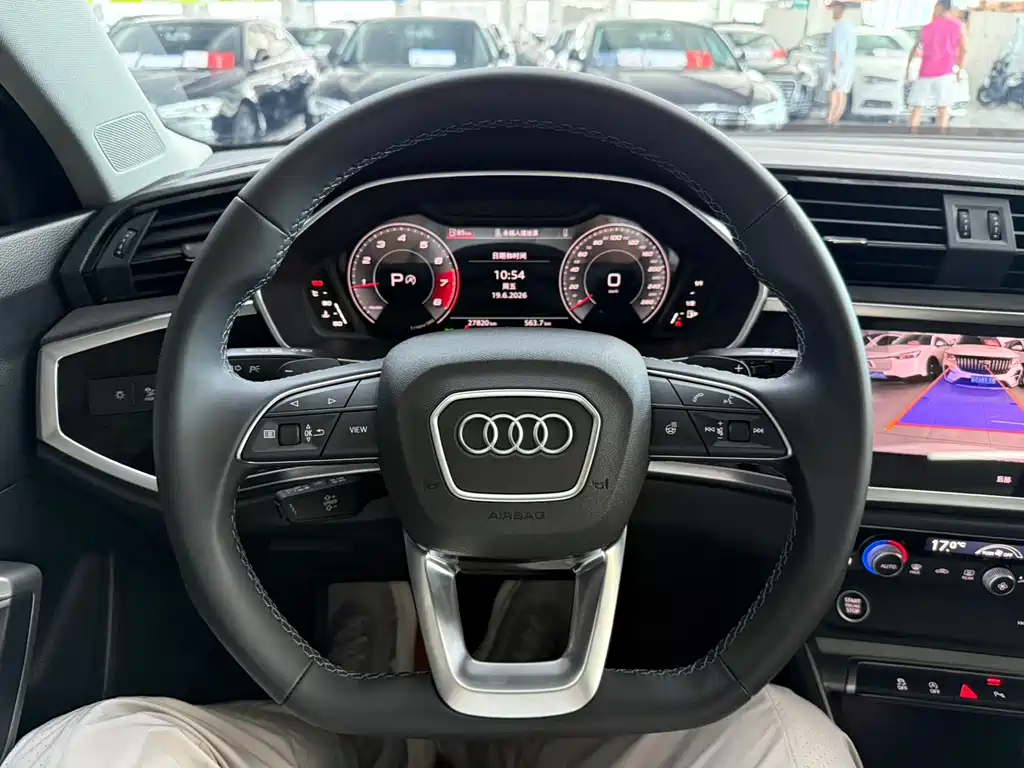 Audi Q3 2023 — фото 14