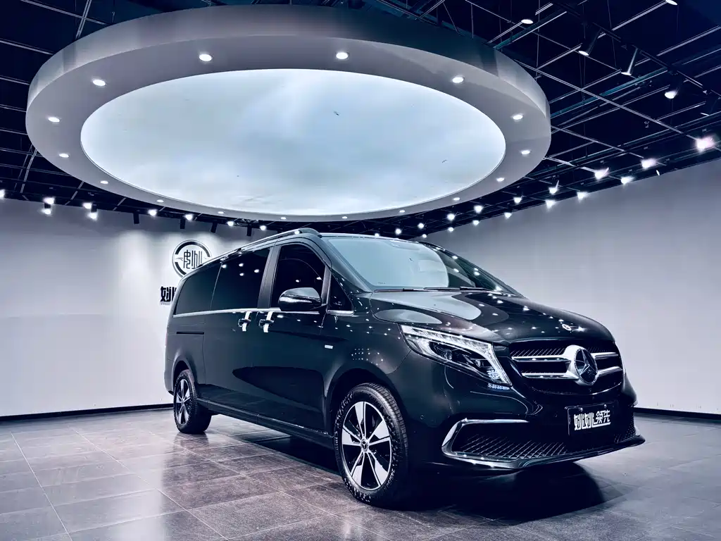 Mercedes-Benz V-Class 2022 — фото 13