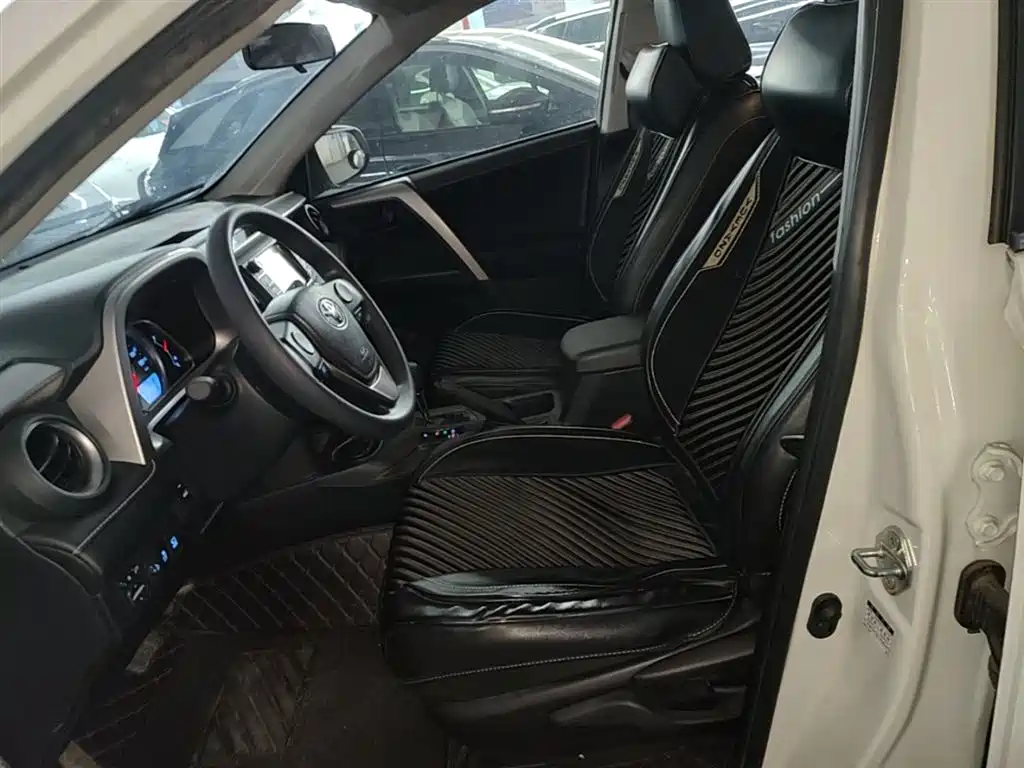 Toyota RAV4 2019 — фото 15