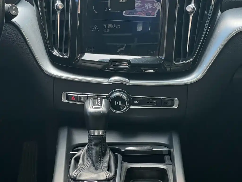 Volvo XC60 2019 — фото 13