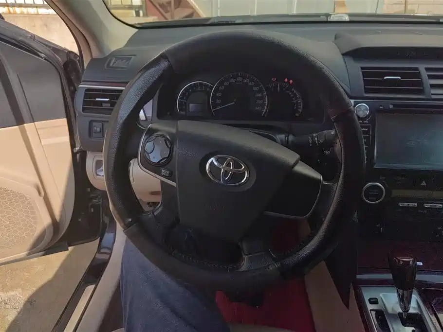 Toyota Camry 2013 — фото 15