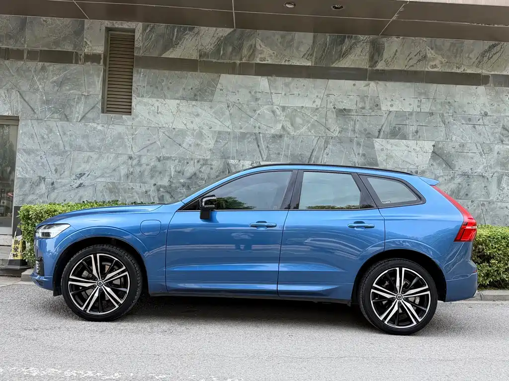 Volvo XC60 Plug-In Hybrid 2020 — фото 7