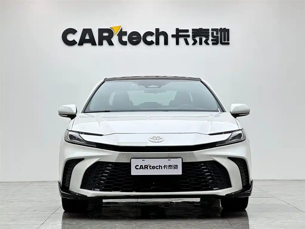 Toyota Camry 2024 — фото 7
