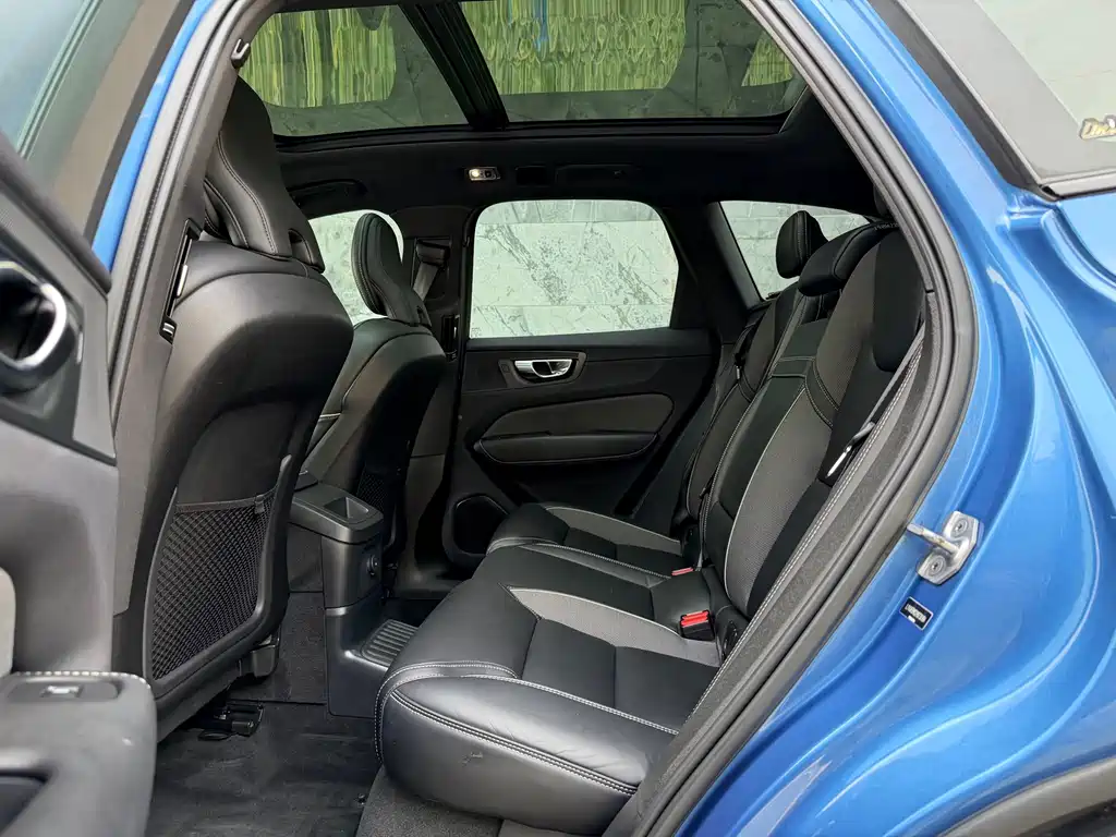Volvo XC60 Plug-In Hybrid 2020 — фото 10